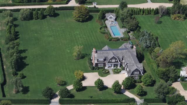 News video: See Jennifer Lopez's New $10m Hamptons Mansion